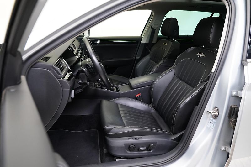 Škoda Superb - fotka 11 z 29