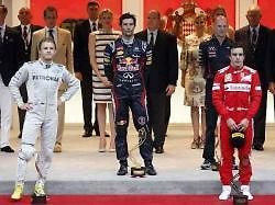 Mark Webber se raduje z triumfu ve Velké ceně Monaka.