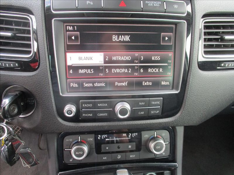 Volkswagen Touareg 3,0 TDI, DSG,servis,el.tažné - fotka 16 z 30