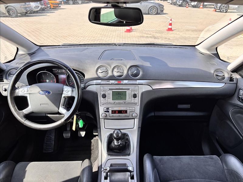 Ford S-MAX 2,0 TDCi 103kW Titanium 7 MÍST - fotka 18 z 24