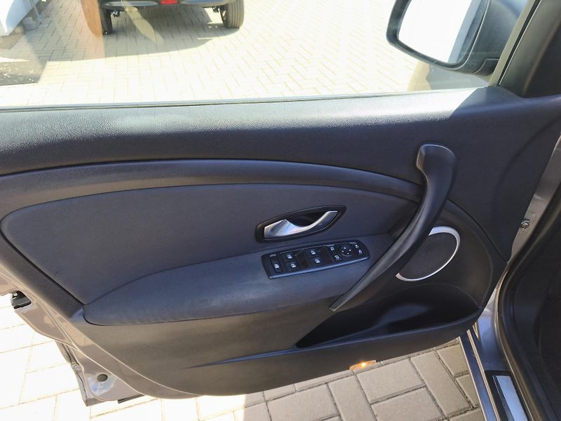 Renault Mégane (2009) 1,616V 81kW 6-ti kvalt!! - fotka 19 z 28