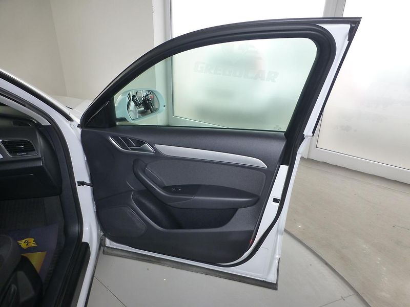 Audi Q3 (2012) 2,0TSI-125KW*NAVI**PANORAM*4X4 - fotka 20 z 28