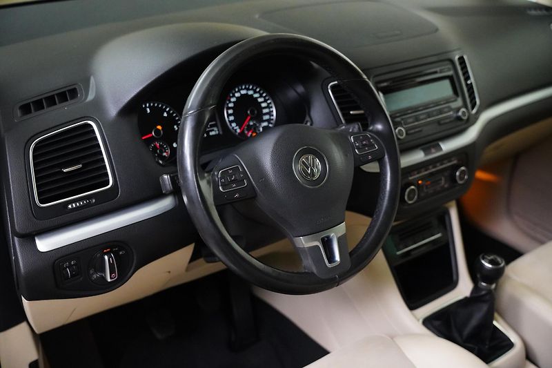 Volkswagen Sharan - fotka 14 z 25
