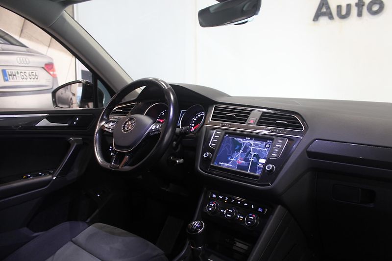 Volkswagen Tiguan (2017) 2.0TDI 110kW R-Line FULL LED - fotka 27 z 39