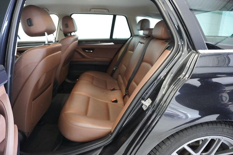 BMW Řada 5  3,0 XDRIVE FACELIFT AUTOMAT - fotka 23 z 29