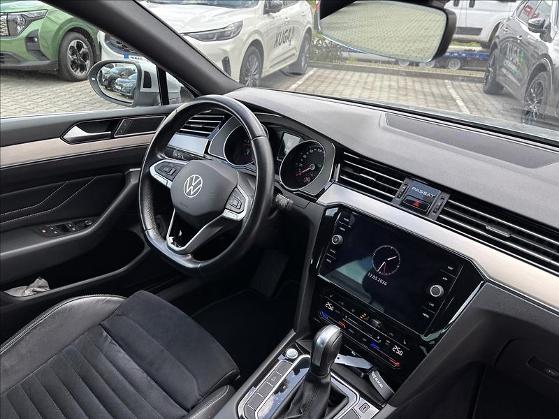 Volkswagen Passat 2,0 TDI R-Line 140kW - fotka 19 z 47