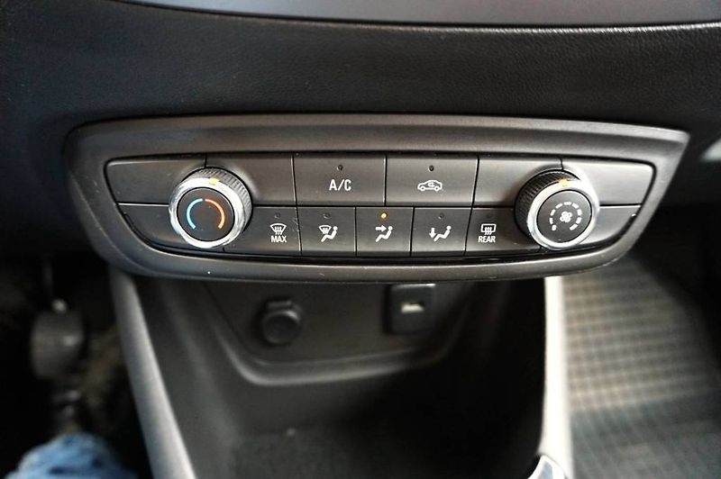 Opel Crossland X (2021) 1,2i 61 kW - fotka 30 z 43