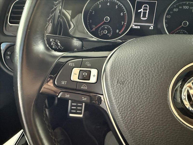 Volkswagen Golf 1,5   TSI 110kW,SOUND,SERVISKA - fotka 15 z 27