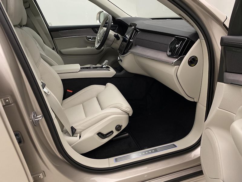Volvo XC90 (2026) T8 AWD Plug-in BRIGHT PLUS 7m - fotka 27 z 71