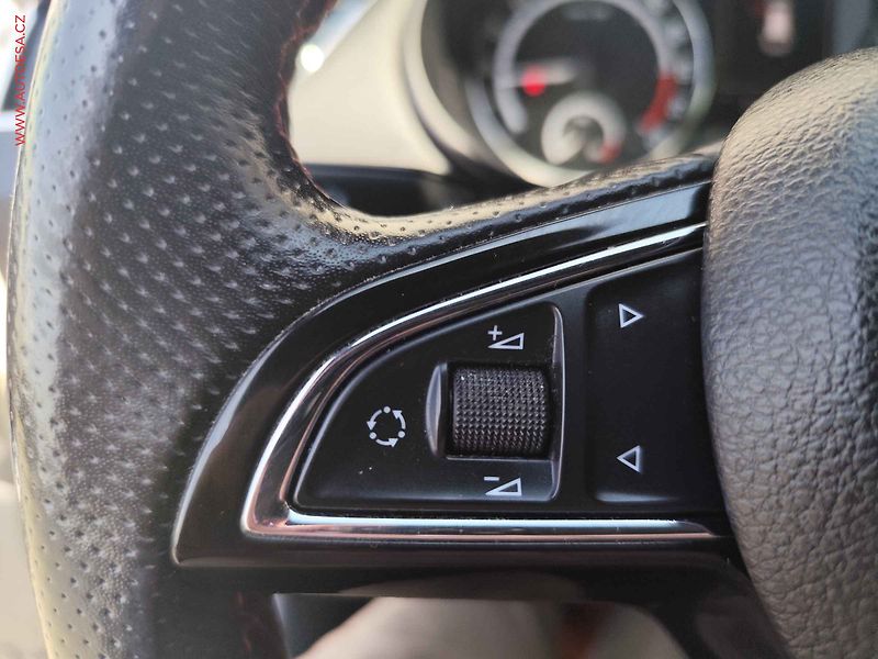 Škoda Octavia (2014) 2.0 TDi, ČR, Navi, bixen - fotka 22 z 27