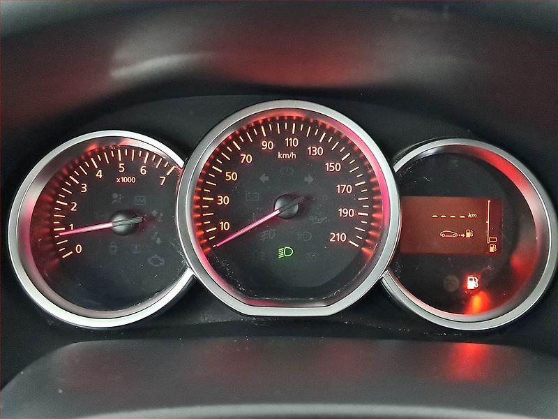 Dacia Sandero (2017) 1.0 SCe, ČR,1.maj - fotka 11 z 15