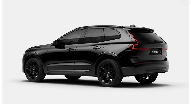 Volvo XC60 (2026) B5 AWD AUT PLUS BLACK EDITION - fotka 3 z 14