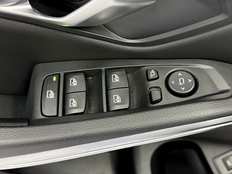BMW Řada 3 320d xDrive AT LUXURY LINE, PA - fotka 25 z 29