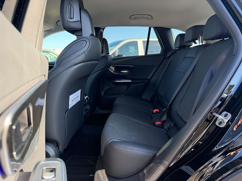 Mercedes-Benz GLC 200 d 4MATIC - fotka 14 z 35