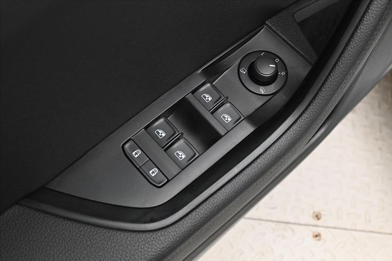 Škoda Superb 2,0 TDI 147kW STYLE DSG Záruka - fotka 26 z 33