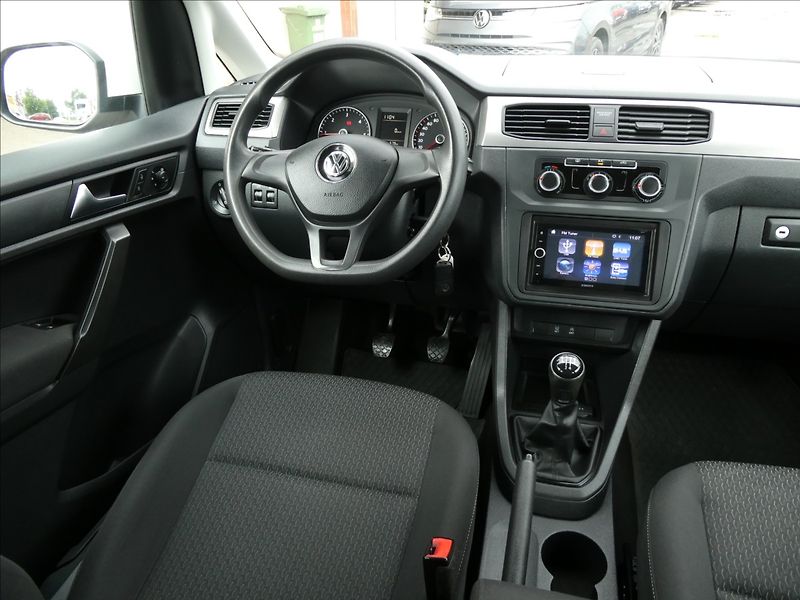 Volkswagen Caddy 2,0 TDi 1.majitel,závěs,tempom - fotka 25 z 49