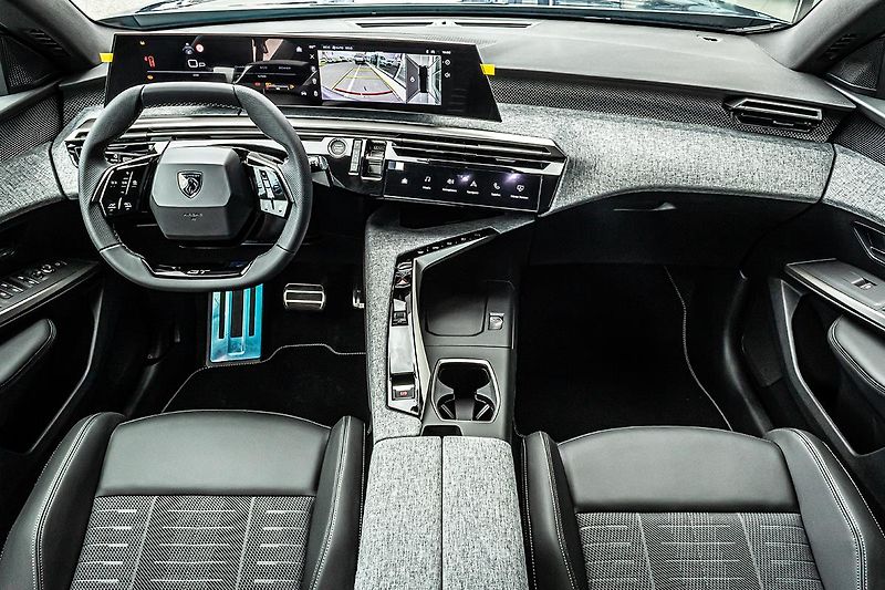 Peugeot 5008 (2026) 1,2 BUSINESS Hybrid 145 e-DCS6 - fotka 16 z 17