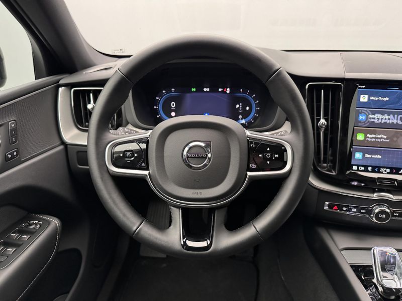 Volvo XC60 B5 AWD BLACK EDITION AUT  - fotka 3 z 49