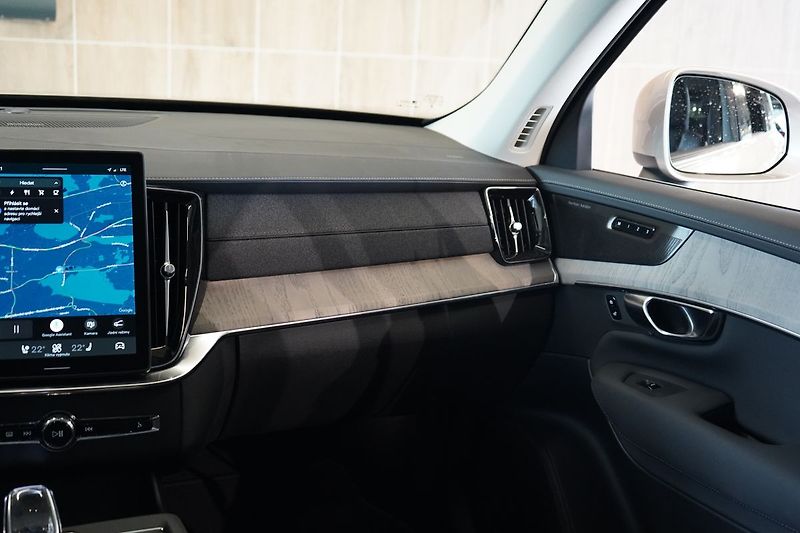 Volvo XC90 T8 AWD PLUS, Ventilace, 360° - fotka 48 z 48