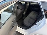 Toyota Corolla Kombi 1,8i hybrid automat  - náhled 17