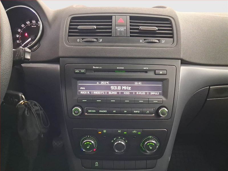 Škoda Yeti (2011) 1.2 TSI, Park. senzory - fotka 12 z 15
