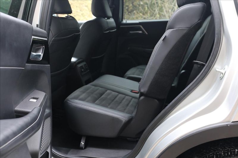 Mitsubishi Outlander 2,4 7míst, intense - fotka 57 z 70
