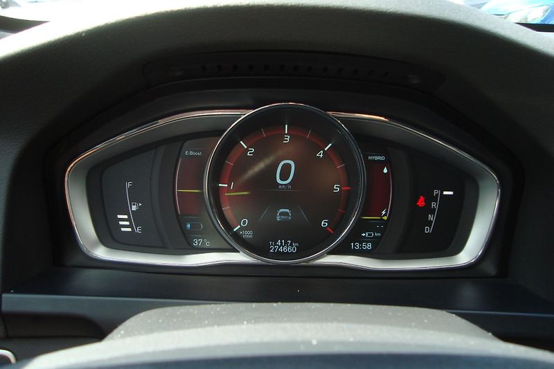 Volvo V60 (2013) PLUG-IN-HYBRID,2.4D6,AWD,158kW - fotka 74 z 78