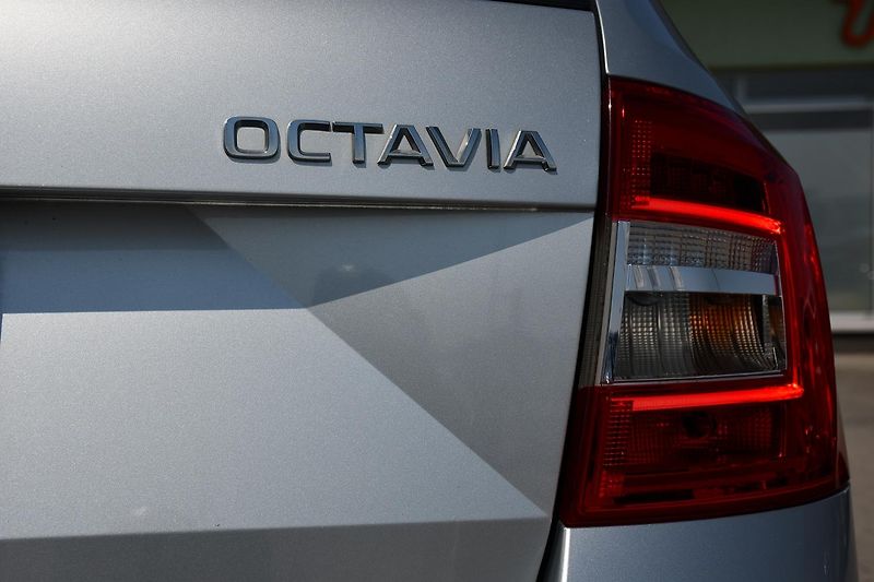 Škoda Octavia 1.5TSi 110kW DSG NAV ACC - fotka 48 z 48
