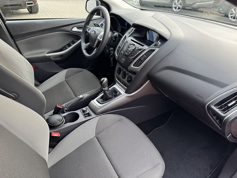 Ford Focus (2011) 1.6Ti-VCT Klima Parkování - fotka 15 z 48