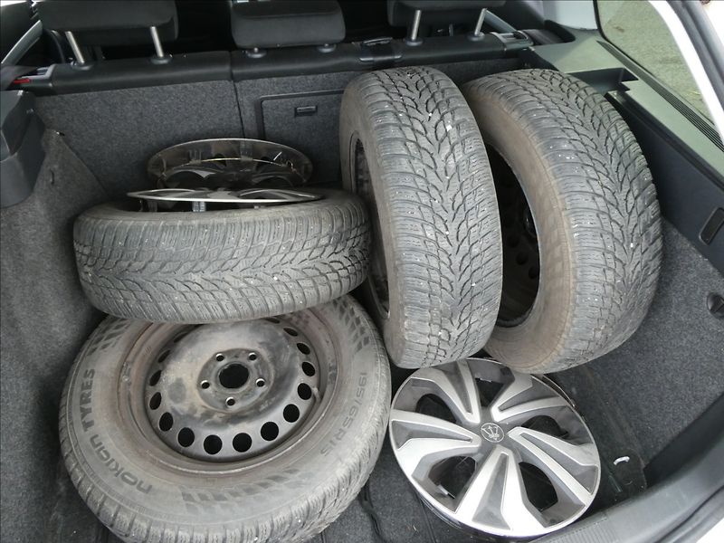Škoda Octavia 1,6 TDi 77kW 2x kola, závěs - fotka 12 z 30