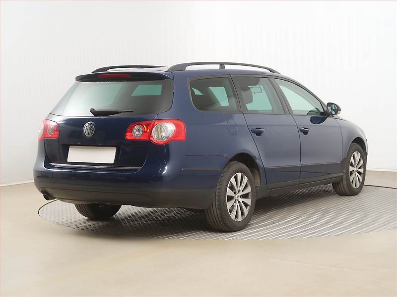 Volkswagen Passat (2007) 1.6 FSI, po STK, pěkný stav - fotka 5 z 13