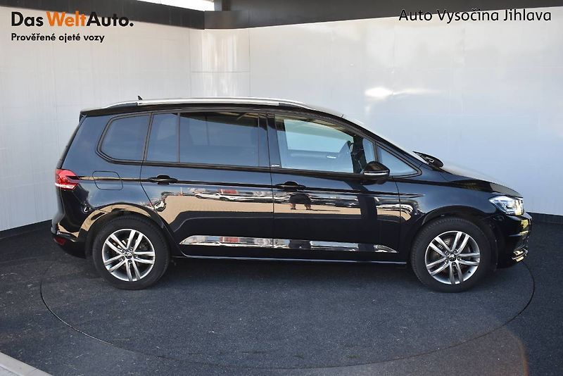 Volkswagen Touran (2023) 1.5TSI 110kW DSG, LED - fotka 7 z 26