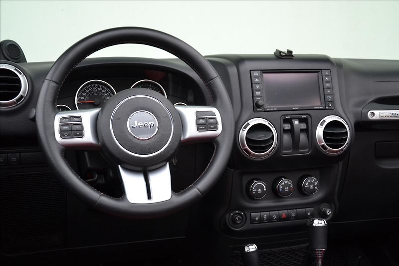 Jeep Wrangler 2.8 CRD/10th-Anniversary/CZ - fotka 23 z 49