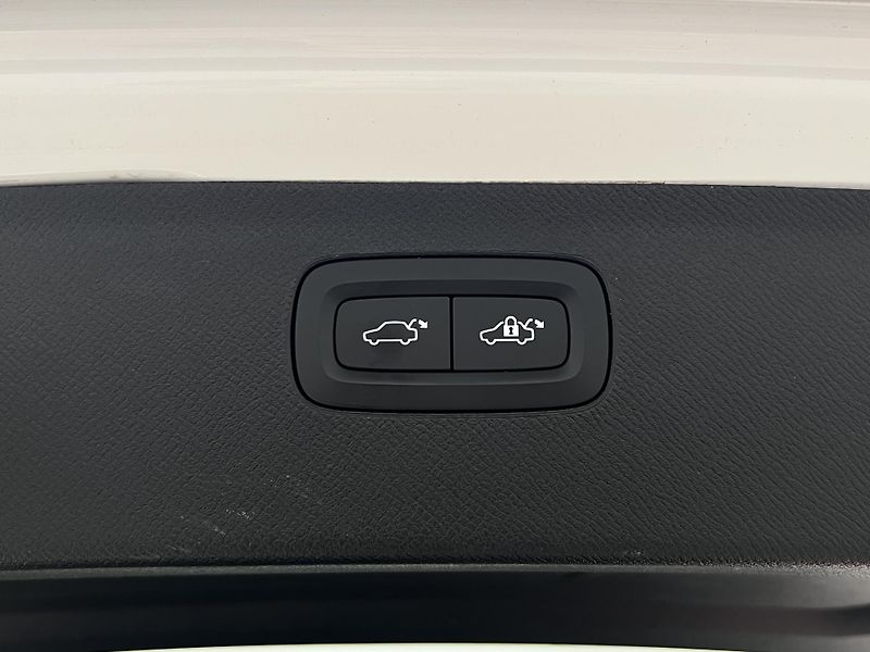 Volvo XC90 B5 AWD BRIGHT PLUS AUT 7 MÍST - fotka 46 z 49