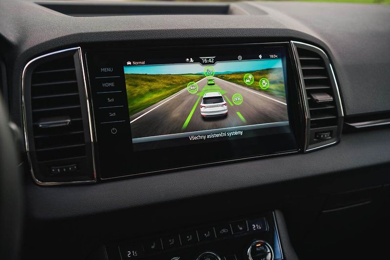 Škoda Karoq (2025) 1.5 TSI, Top Selection, ACC - fotka 21 z 25