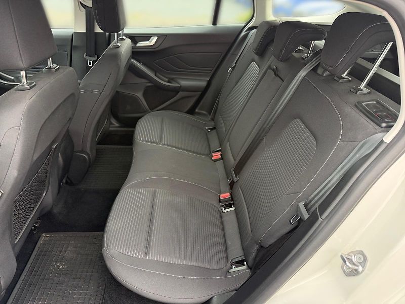 Ford Focus (2021) TITANIUM 1.5EBL 88kW CZ DPH - fotka 8 z 11