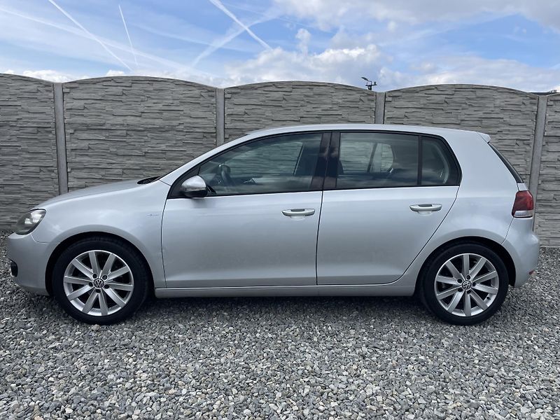 Volkswagen Golf 1.6TDi 105PS  6 HIGHLINE TOP!! - fotka 6 z 176