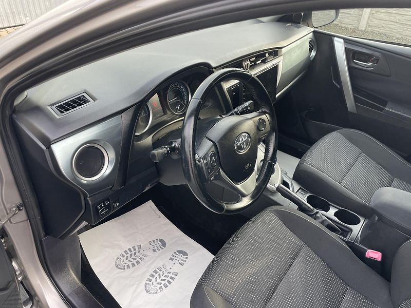 Toyota Auris 1.8i 16v HYBRID AUT NAVI CAM!! - fotka 83 z 166