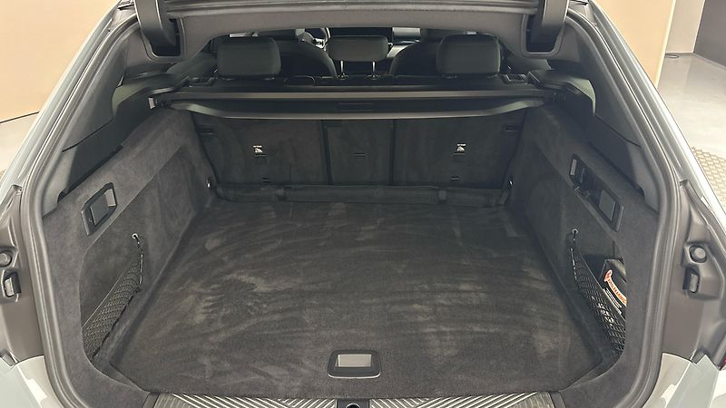 BMW i5 40 AUT eDrive M-paket Touring - fotka 17 z 33