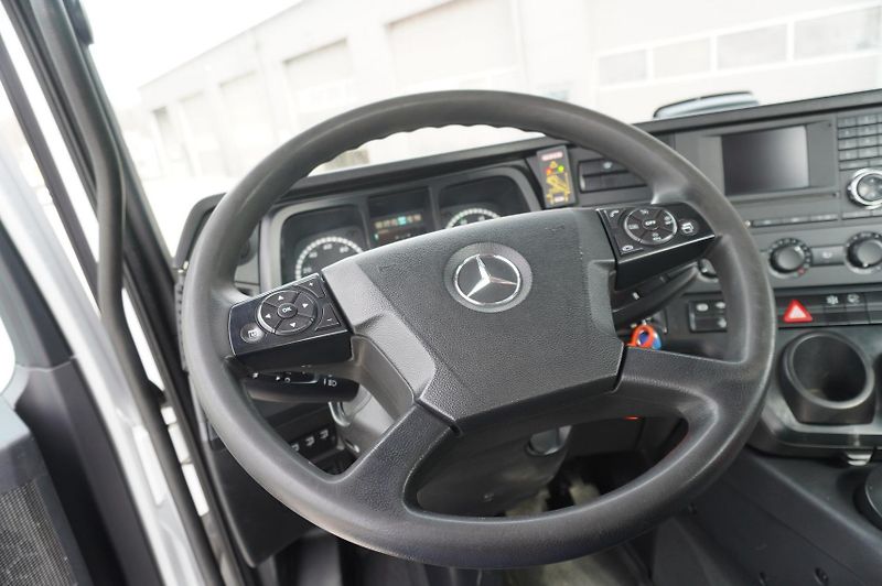 Mercedes-Benz (2018) Arocs 2633 flatbed truck/Crane - fotka 16 z 24