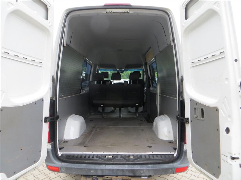 Volkswagen Crafter 2,0 TDI L3H3 5míst TZ Nez.top - fotka 8 z 23