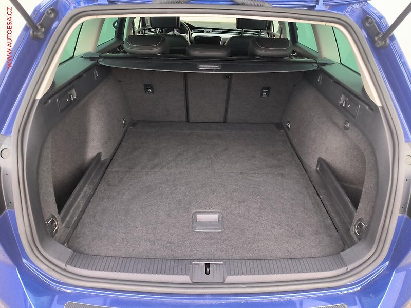 Volkswagen Passat (2019) 2.0TDi, ČR, R-Line, DSG, LED - fotka 7 z 27