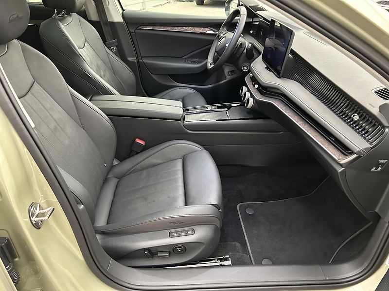 Škoda Superb 2.0 TDI 4x4 L & K - fotka 28 z 30