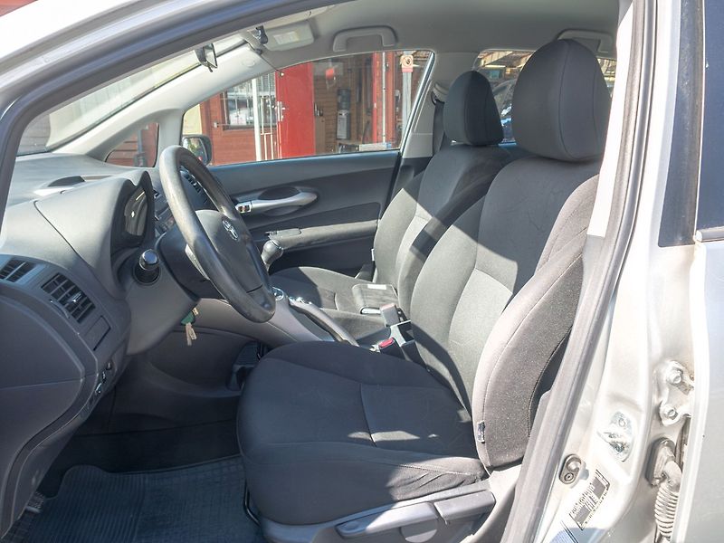 Toyota Auris (2007) ČR 1.4D 66KW – 2x KOLA - fotka 12 z 41