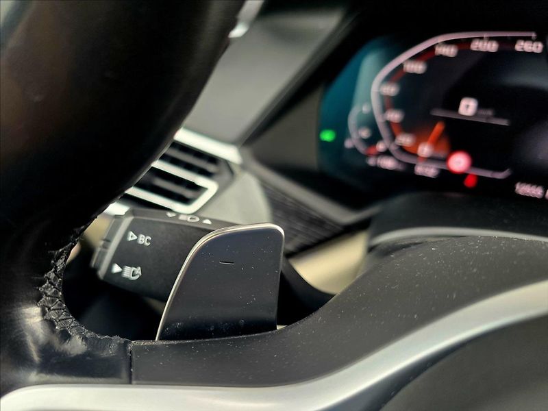 BMW X7 4,4 i 7MÍST TOP KOMPLET VÝBAVA - fotka 23 z 37