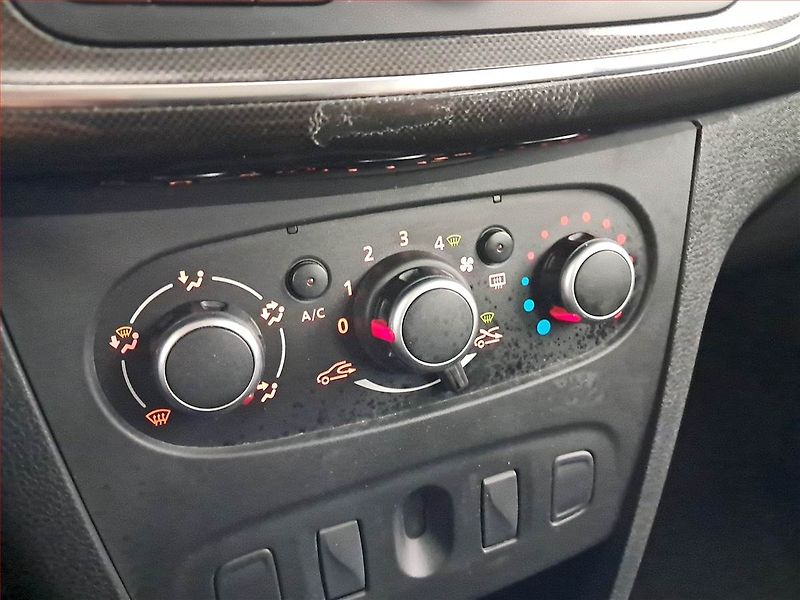 Dacia Logan (2018) 1.0 SCe, Serv.kniha - fotka 15 z 15