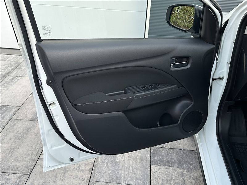 Mitsubishi Space Star 1,2 71PS  Invite A/T - fotka 13 z 53
