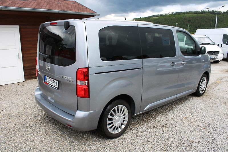 Toyota ProAce Verso (2022) 2,0D TEMPOMAT 8MÍST  KLIMA  - fotka 7 z 18