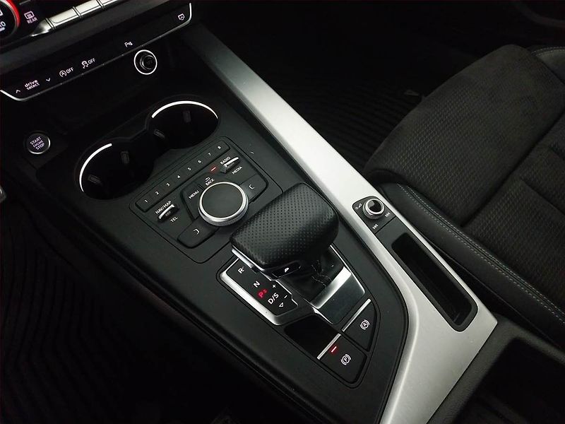 Audi A4 (2016) S-Line 2.0 TDI, 4X4, Automat - fotka 13 z 23