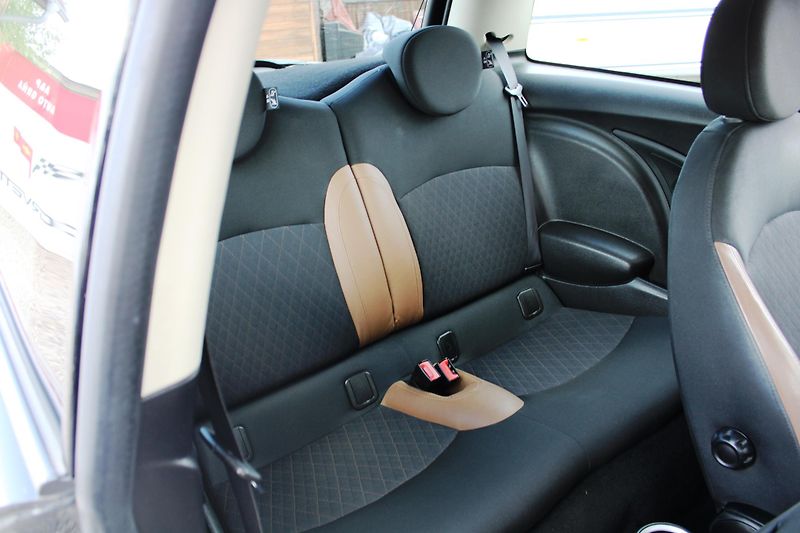 Mini Cooper (2013) 1,6D REZERVACE - fotka 12 z 15